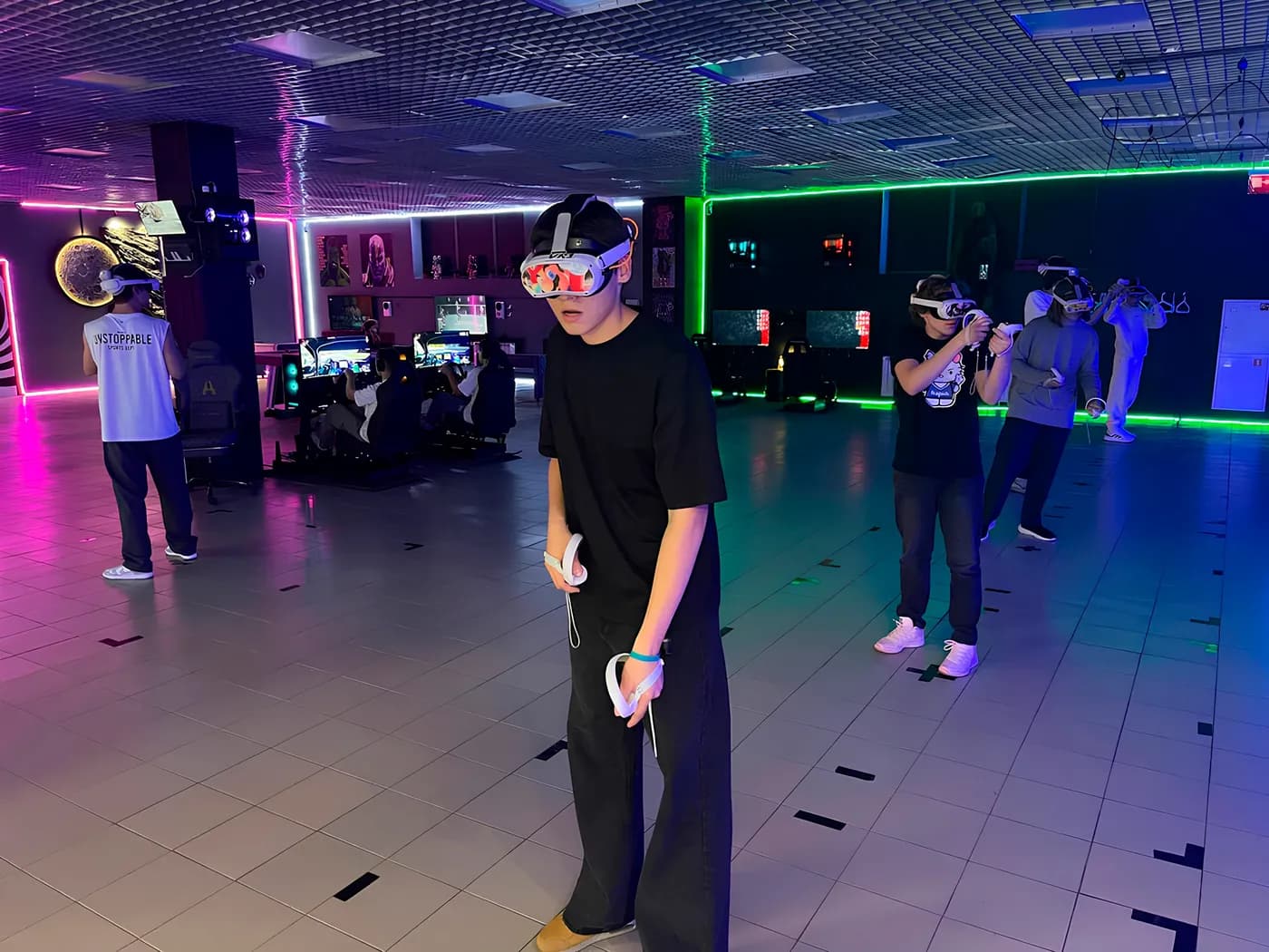 Постер VR-клуб в Воронеже: виртуальная реальность для детей, подростков и взрослых